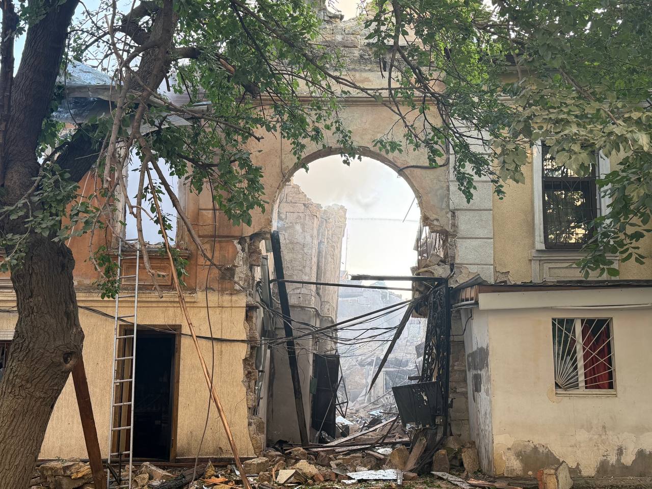 Зруйновані житлові будинки в Одесі - в ОВА назвали кількість загиблих