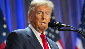 Трамп обговорив нові санкції проти Росії під час гри в гольф